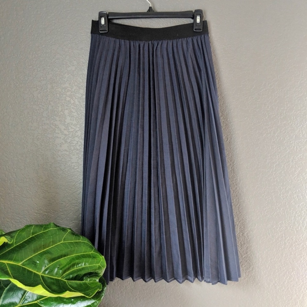 Nordstrom Halogen Accordion Pleated Midi Skirt. Navy Blue Indigo. Small.